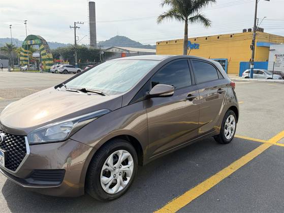 HYUNDAI HB20 1.6 COMFORT PLUS 16V FLEX 4P AUTOMÁTICO HYUNDAI HB20 1.6 COMFORT PLUS 16V FLEX 4P AUTOMÁTICO